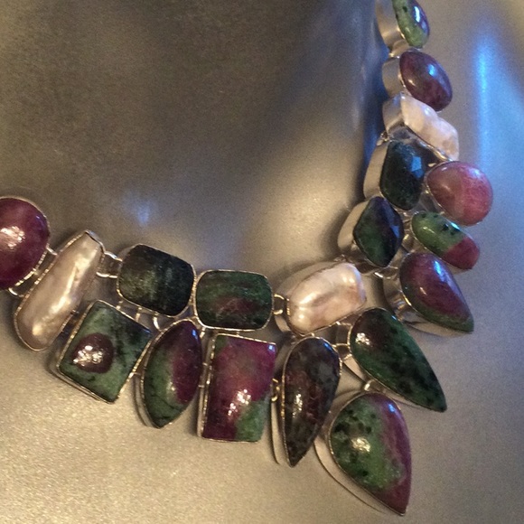 Breathtaking Genuine Ruby Zoisite Necklace With Pearls - Picture 11 of 12